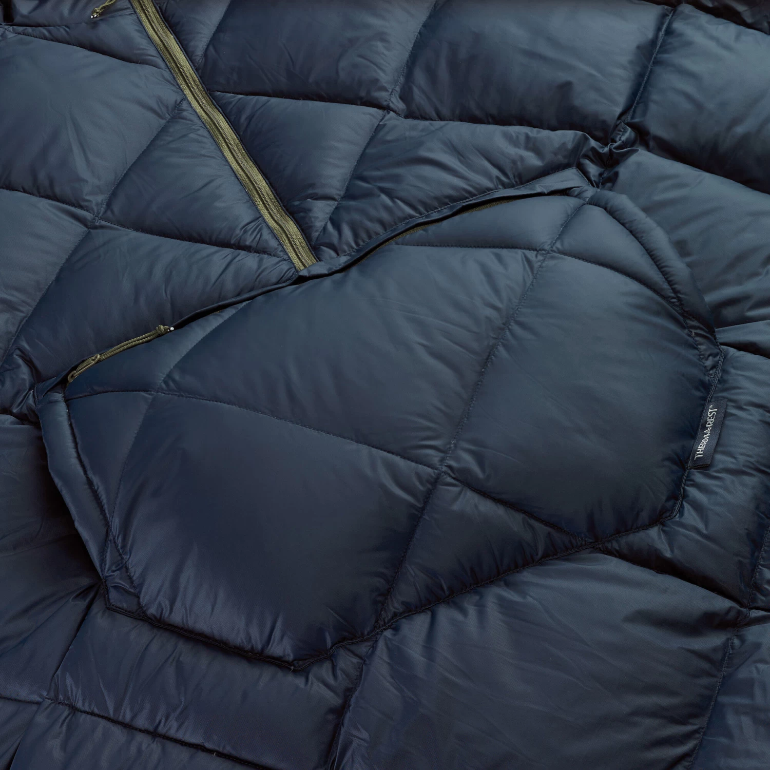 Thermarest Honcho Poncho Down Hooded Camping Blanket 6 Thermarest Honcho Poncho Down Hooded Camping Blanket - Image 6