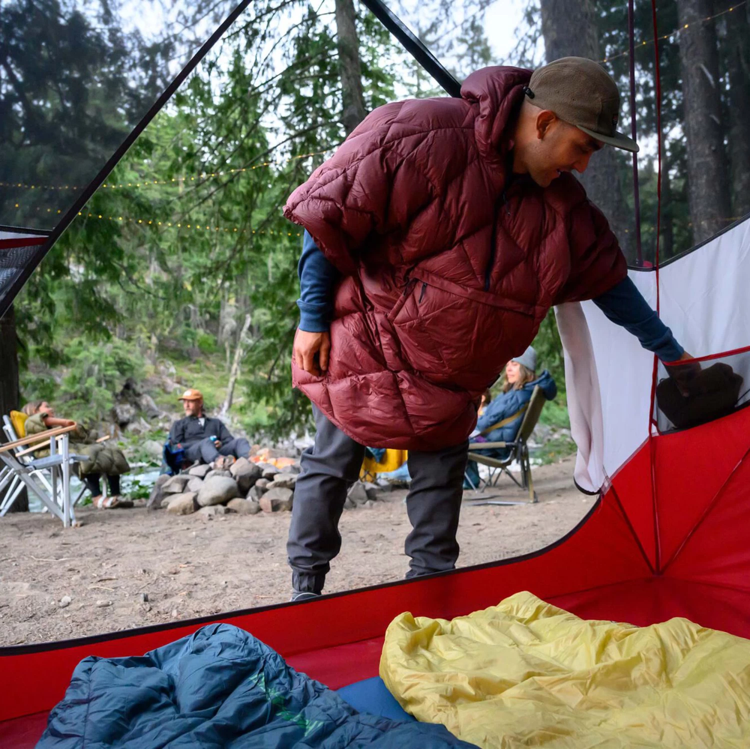 Thermarest Honcho Poncho Down Hooded Camping Blanket 4 Thermarest Honcho Poncho Down Hooded Camping Blanket - Image 4